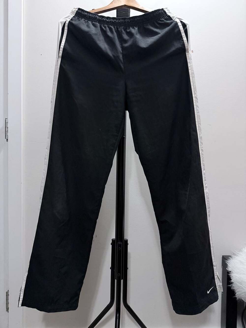 Vintage Y2K Nike Lightweight Windbreaker Track Pants with Side Stripes Sz Small